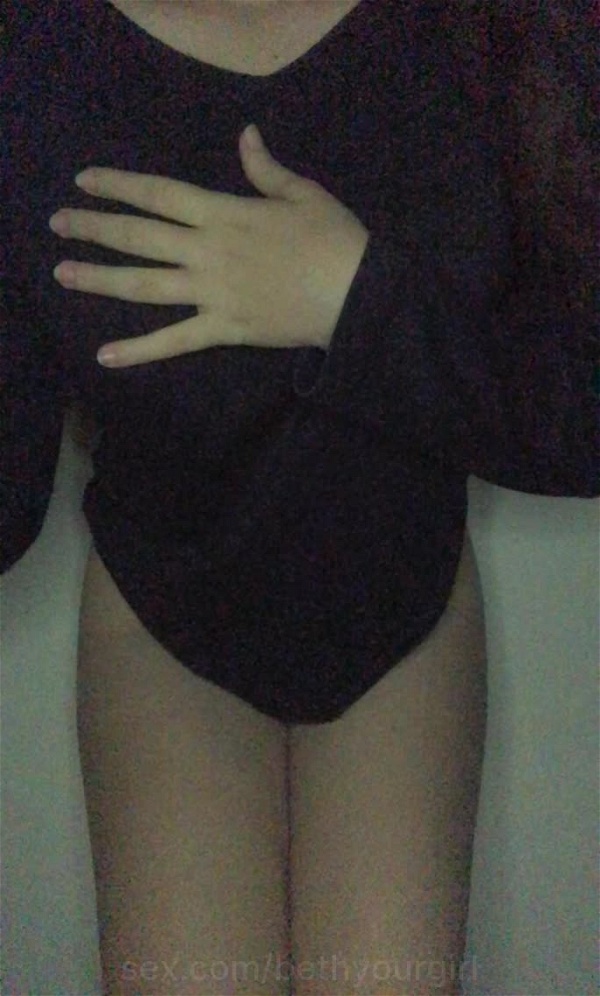 Wanna caress my tits....😍
