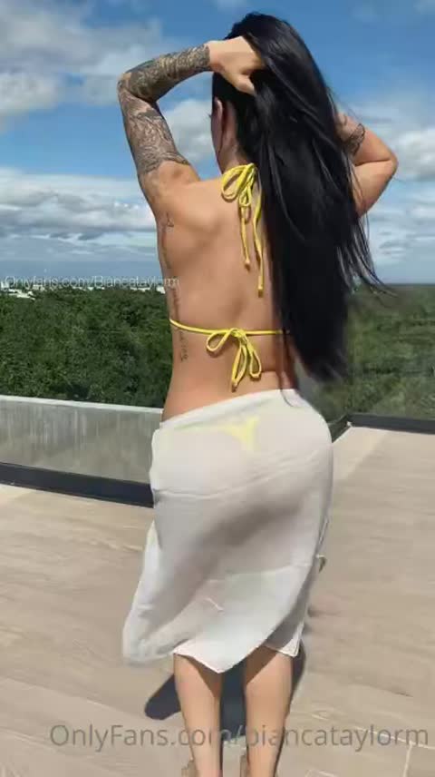 Bianca Taylor Thong Bikini Outdoors Onlyfans Video Leaked