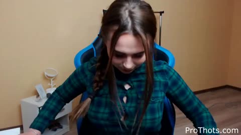 Twitch Streamer Mihalina Novakovskaya Fitting Tits Video